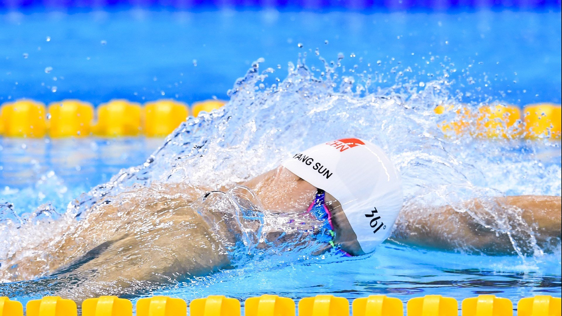 FB体育赛事-孤勇者阿隆索，一人扛起索伯绝地翻盘，逆袭迈凯伦的传奇战役