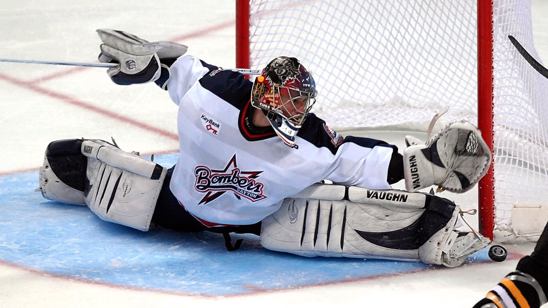 FB体育中国-破茧之刺，当黄蜂战术撕碎绿军铁幕，范弗利特如何用非典型巨星的方式定义唯一性